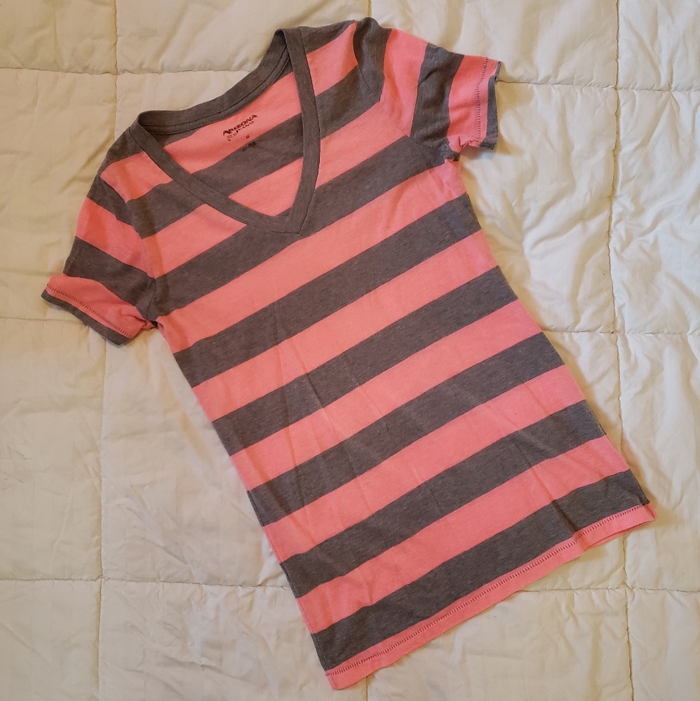 Arizona v neck tee